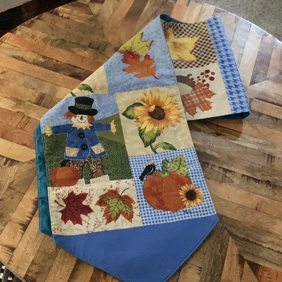 Fall table runner - Picture 1 of 6